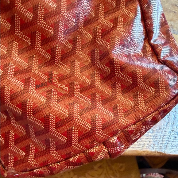 Goyard.  Fabulous Red Patterned Tote Bag - Designer Style. - Picture 7 of 9